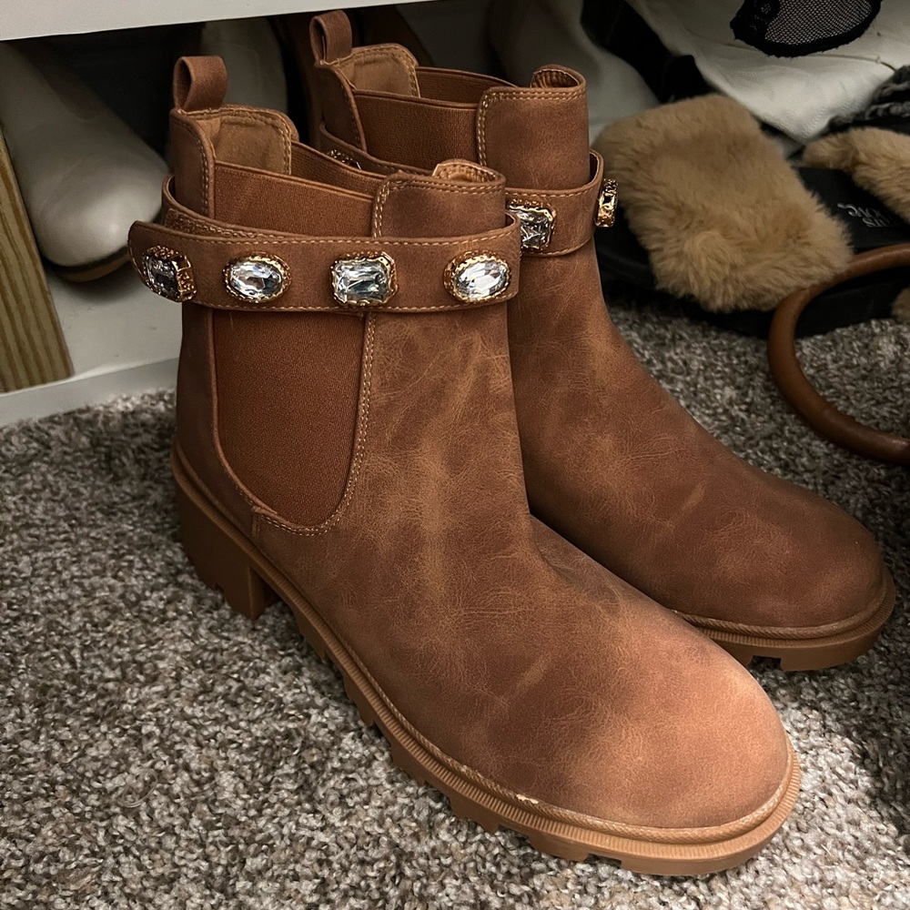 Camel Booties with stones